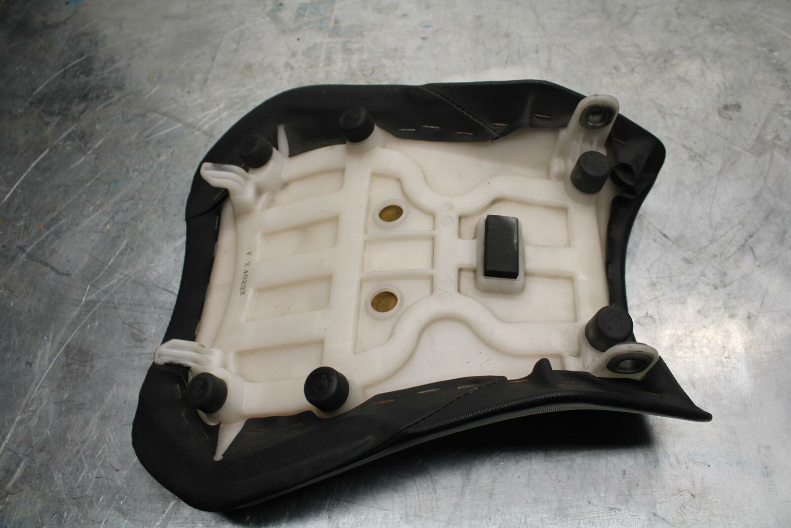 11-13 SUZUKI GSXR600 FRONT DRIVERS SEAT PAD SADDLE PILLION BB294