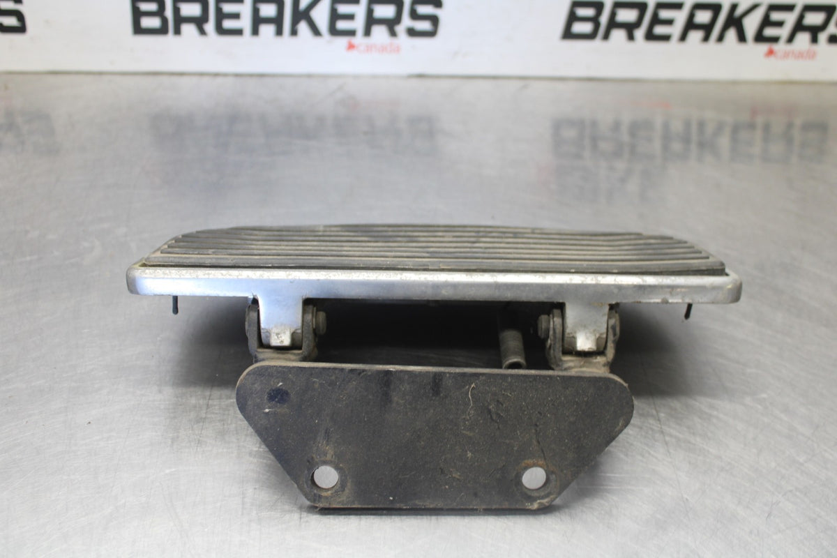 97 KAWASAKI VULCAN 1500 VN1500D CLASSIC LEFT FRONT FOOT REST PEG STEP BB936