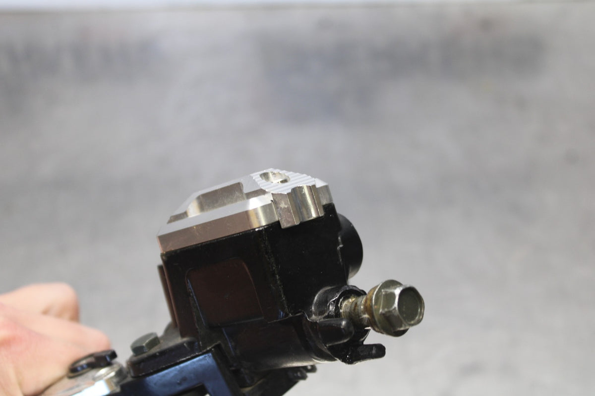 03-04 YAMAHA YZF R6S FRONT BRAKE MASTER CYLINDER w/ LEVER BB890