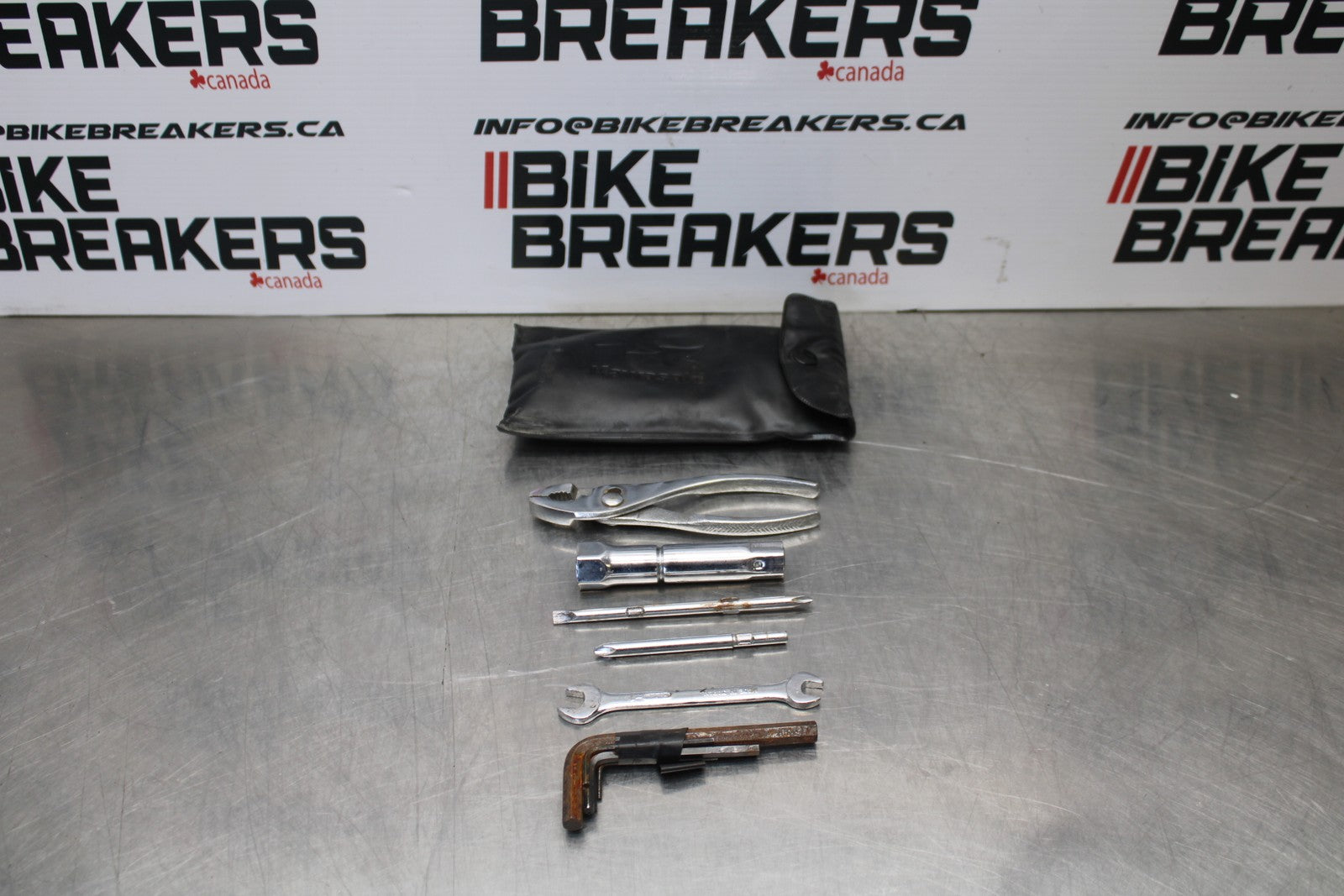 03-08 KAWASAKI VULCAN 1600 STOCK TOOLS OEM TOOL BAG KIT SET BB196