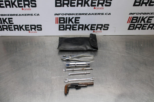 03-08 KAWASAKI VULCAN 1600 STOCK TOOLS OEM TOOL BAG KIT SET BB196