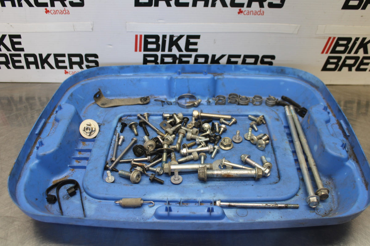 18 SUZUKI GSXR750 MOUNTING BOLTS HARDWARE SCREWS BB891