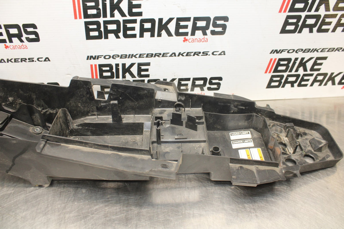 16 YAMAHA XSR900 REAR BACK TAIL UNDERTAIL BATTERY TRAY PLASTIC BB786