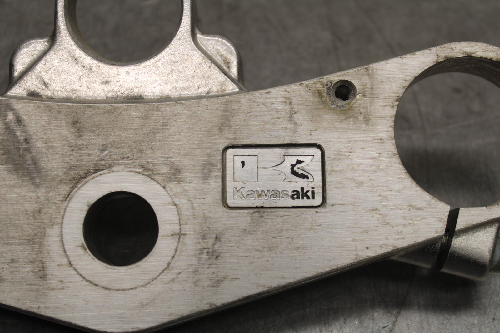 00-02 KAWASAKI NINJA ZX6R FORKS UPPER TRIPLE TREE CLAMP BB750