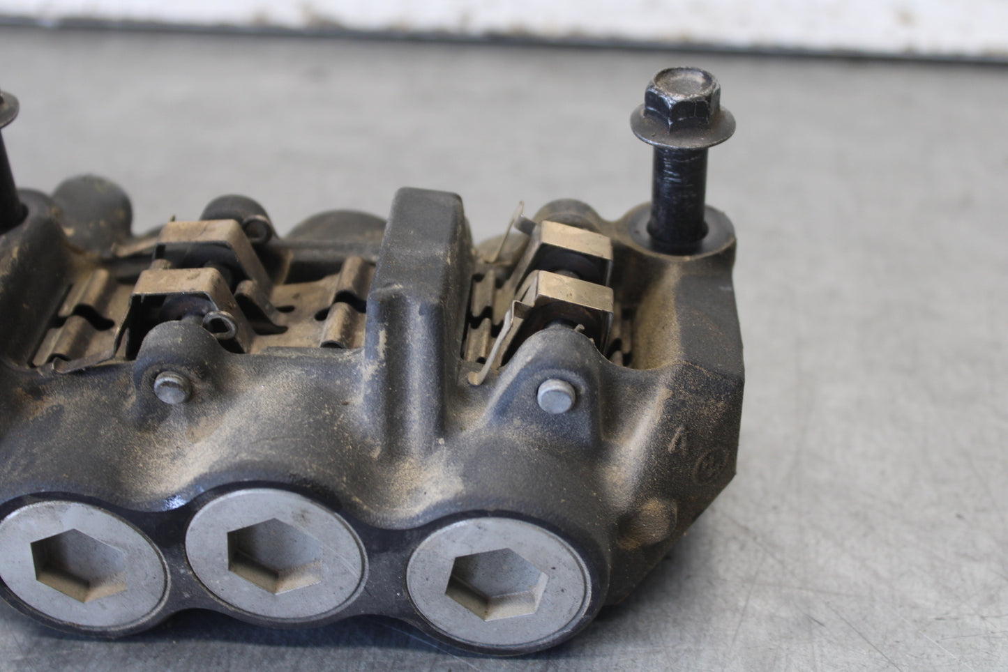 09-14 YAMAHA YZF R1 RIGHT LEFT FRONT BRAKE CALIPER SET PAIR CALIPERS BB696