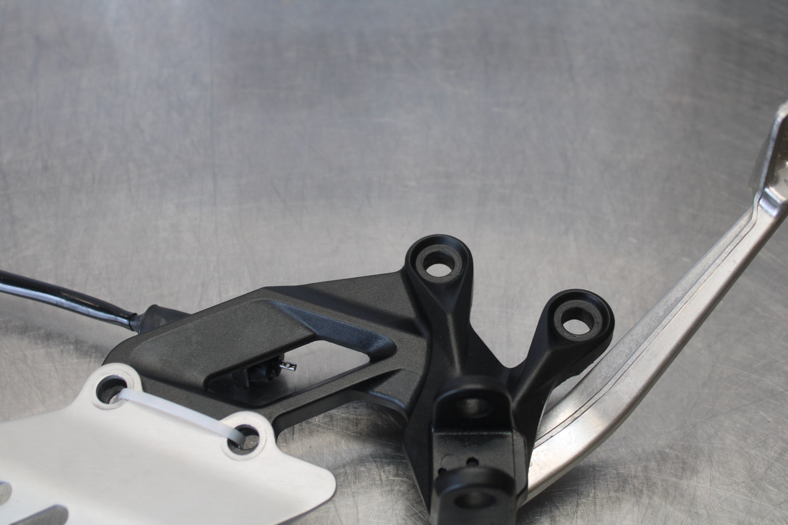 23-24 KAWASAKI NINJA ZX14R RIGHT REARSET REAR SET DRIVER FOOT PEG STOP BB169