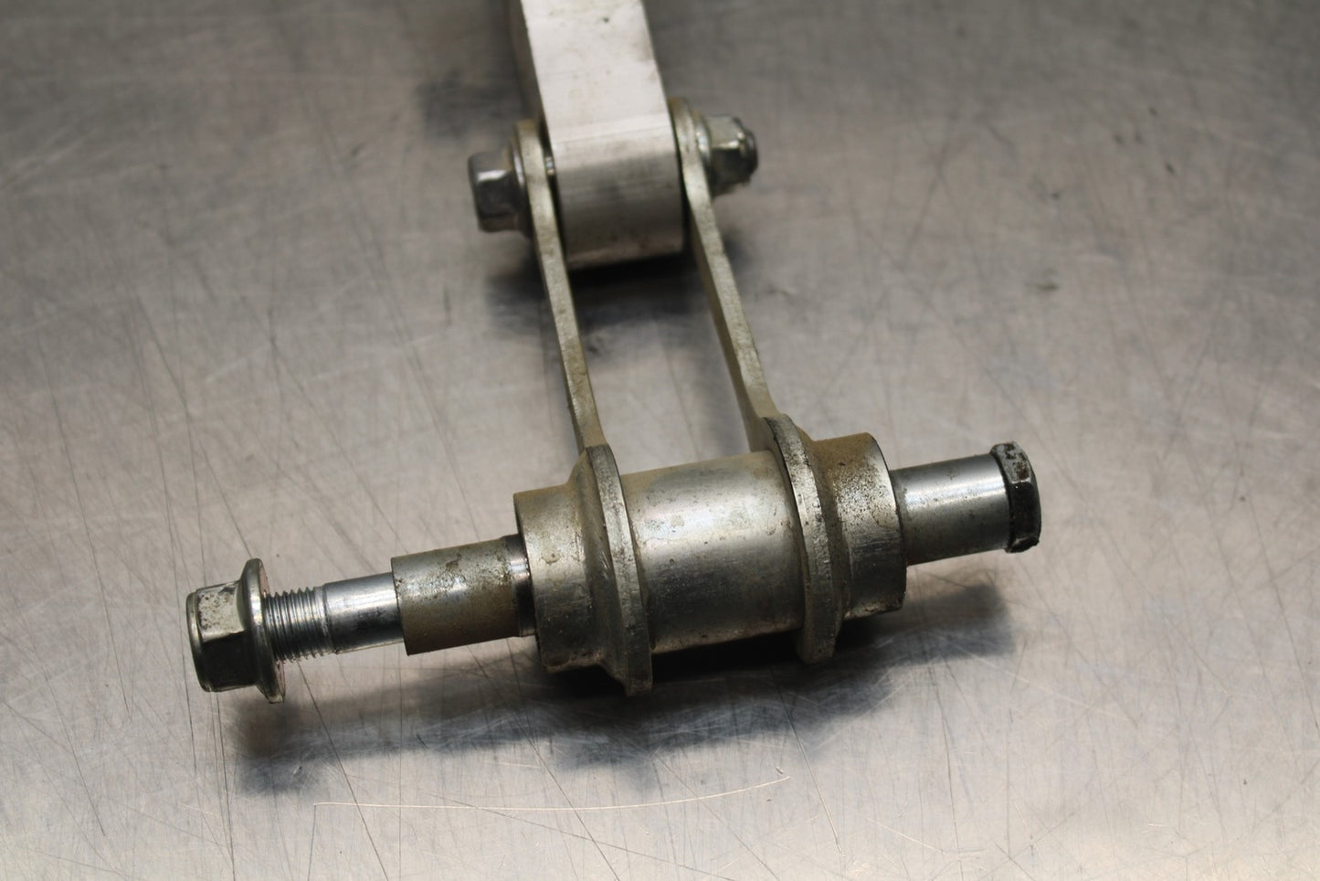 22-25 YAMAHA YZF R7 REAR DOGBONE SHOCK LINKAGE LINK 1WS-2217A-00-00 BB769