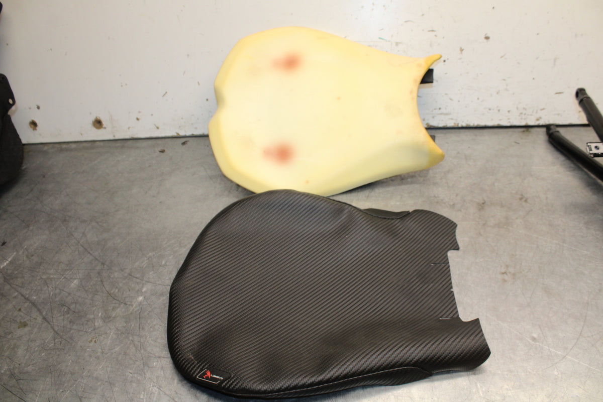 08-10 DUCATI 848 FRONT DRIVERS SEAT PAD SADDLE PILLION BB705