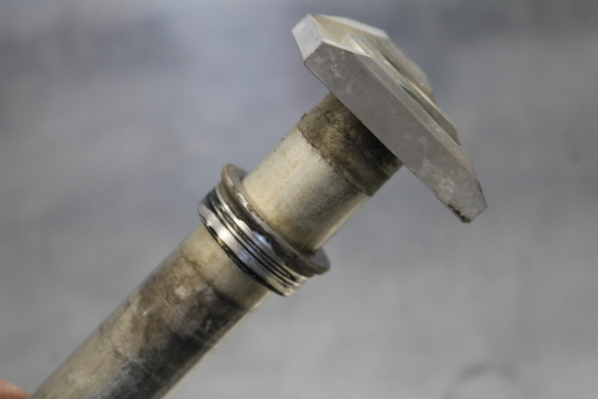 18 SUZUKI GSXR750 REAR AXLE BACK WHEEL RIM PIVOT BOLT AXEL BB891