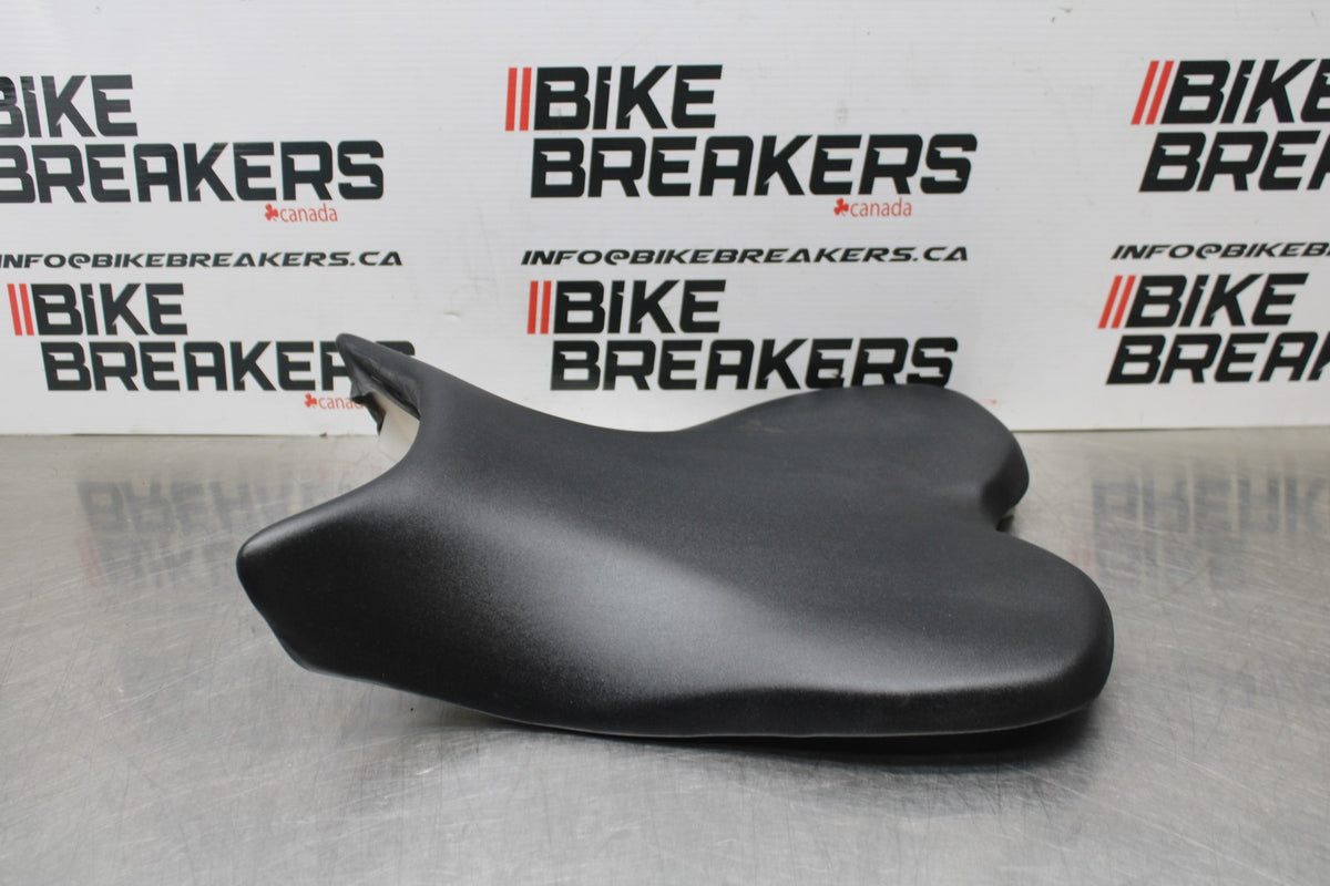 07 SUZUKI GSXR1000 FRONT DRIVERS SEAT PAD SADDLE PILLION BB770