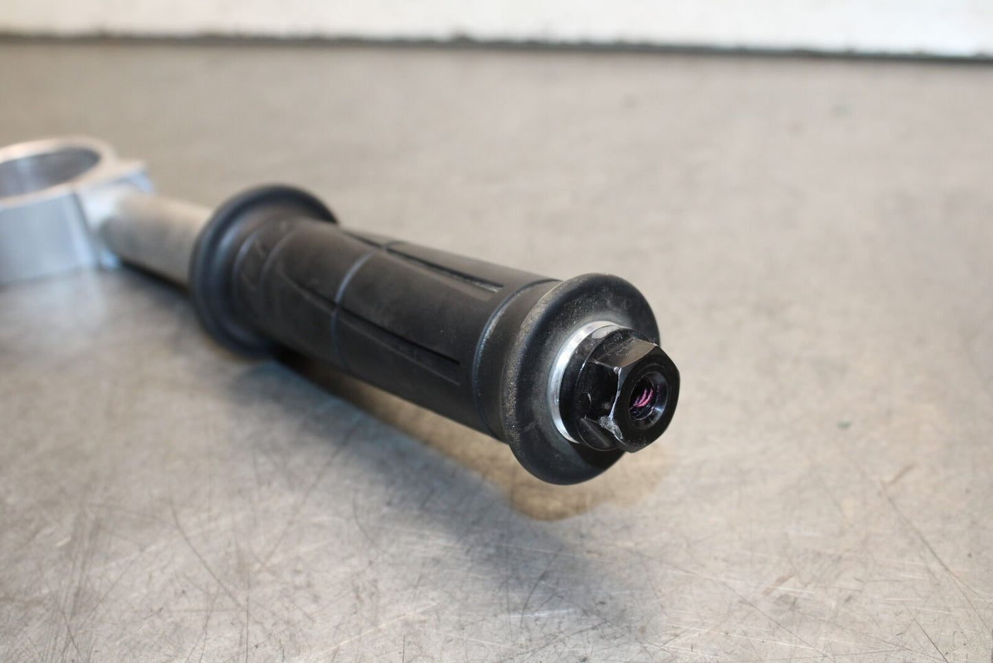 16 KAWASAKI NINJA ZX10R LEFT CLIP ON HANDLEBAR 46003-0657 BB650