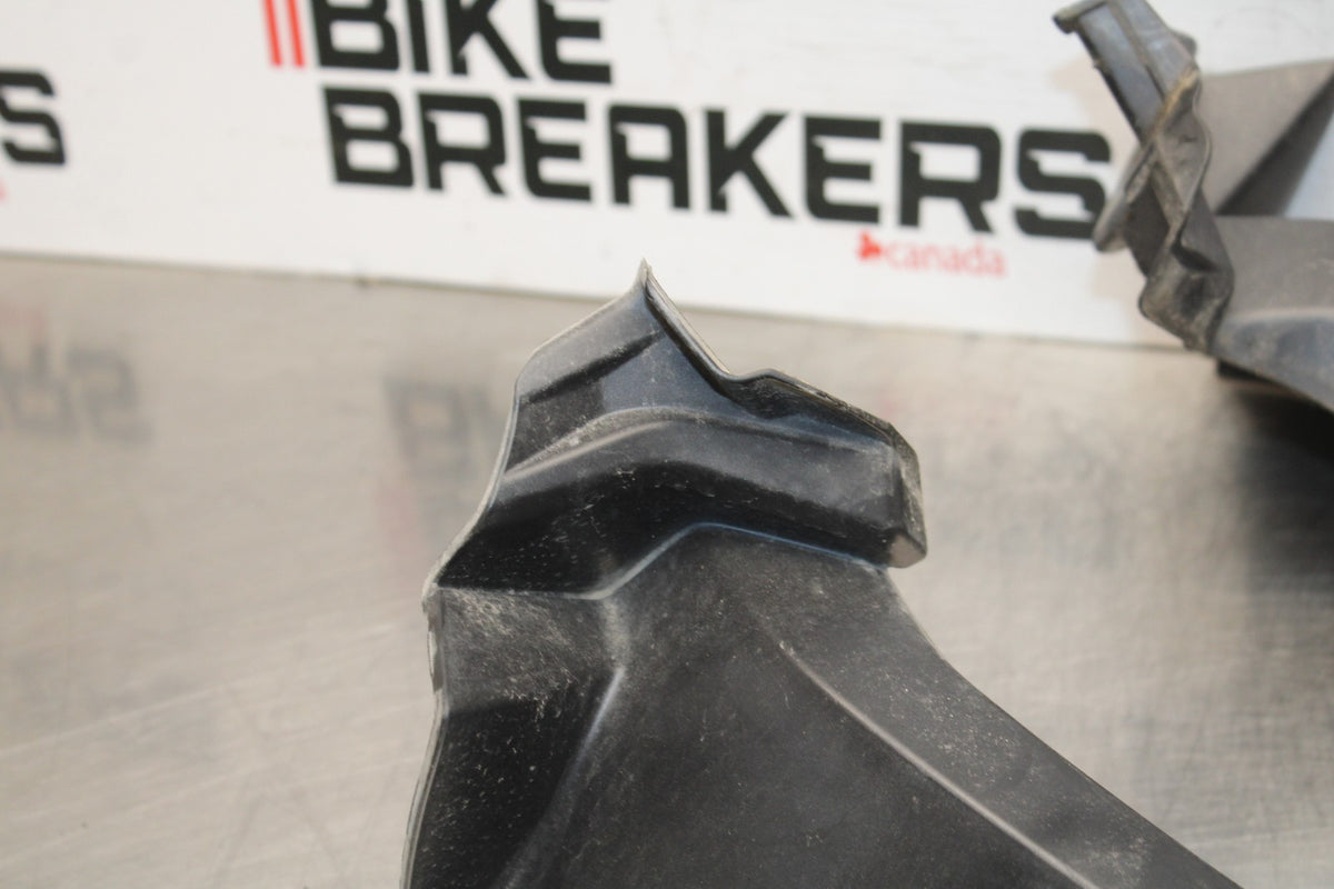 17-18 YAMAHA YZF R3 FRONT UPPER SIDE FAIRING COWL PLASTIC SET BB813