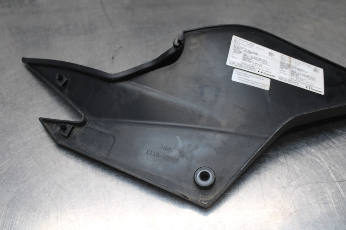 09 KAWASAKI NINJA 250R LEFT FRONT SIDE SEAT SADDLE PANEL TRIM COWL FAIRING BB824