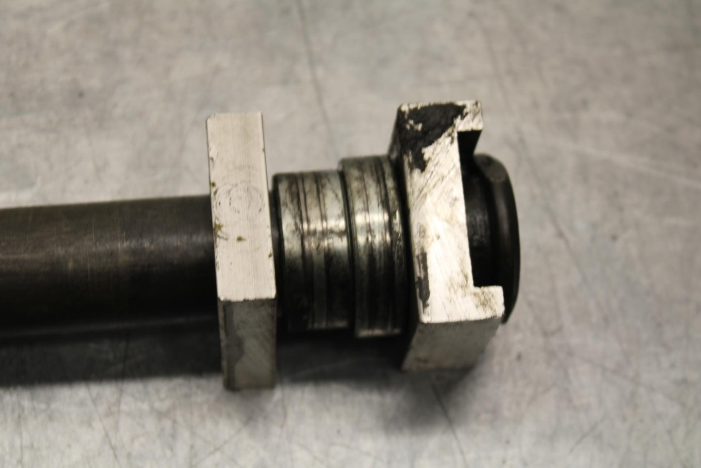 2001 Yamaha YZF R6 REAR AXLE BACK WHEEL RIM PIVOT BOLT AXEL 4XV-25381-00-00