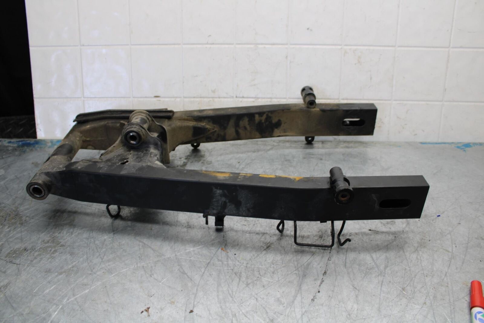 13-17 KAWASAKI NINJA 300 REAR SWINGARM BACK SUSPENSION SWING ARM BB429