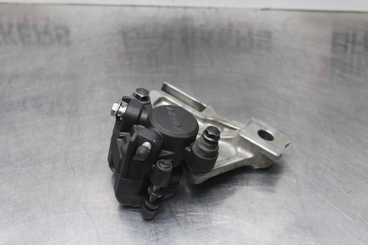 15 SUZUKI GW250F REAR BACK BRAKE CALIPER W MOUNT BRACKET BB789