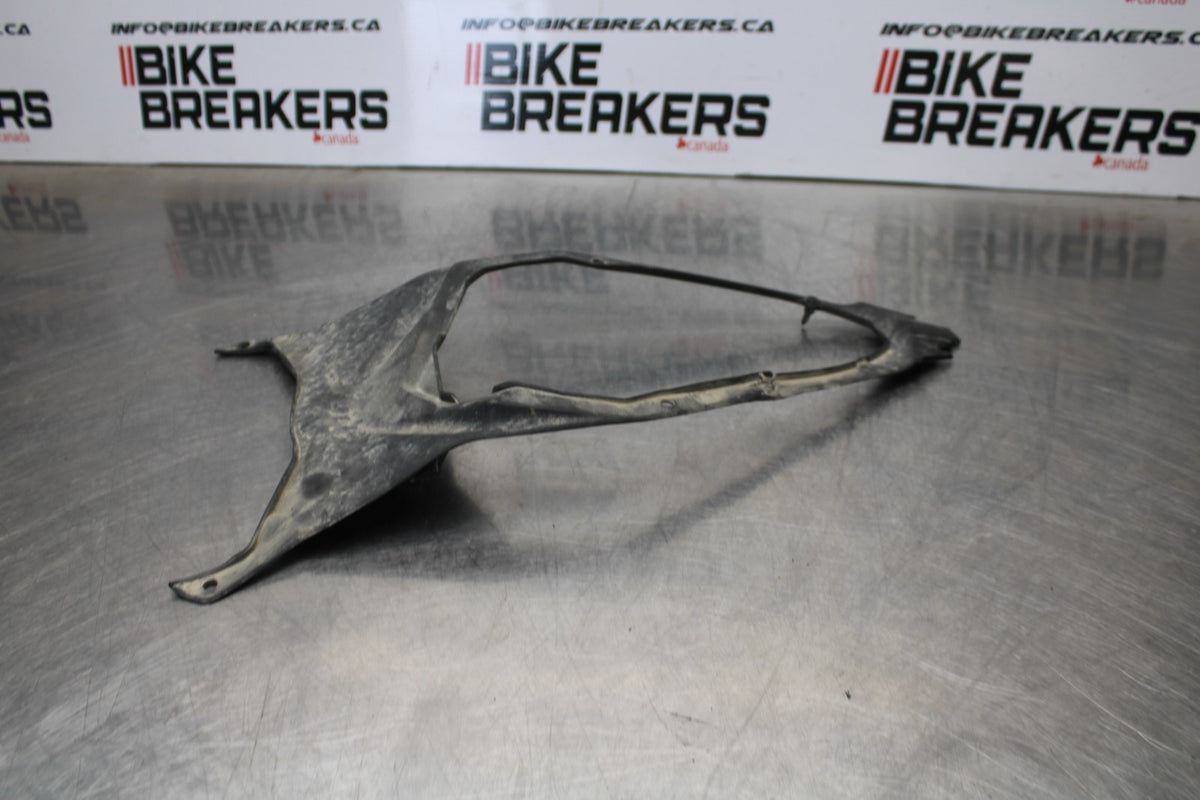 24-25 KAWASAKI NINJA ZX4R CENTER REAR BACK TAIL FAIRING COWL BB174