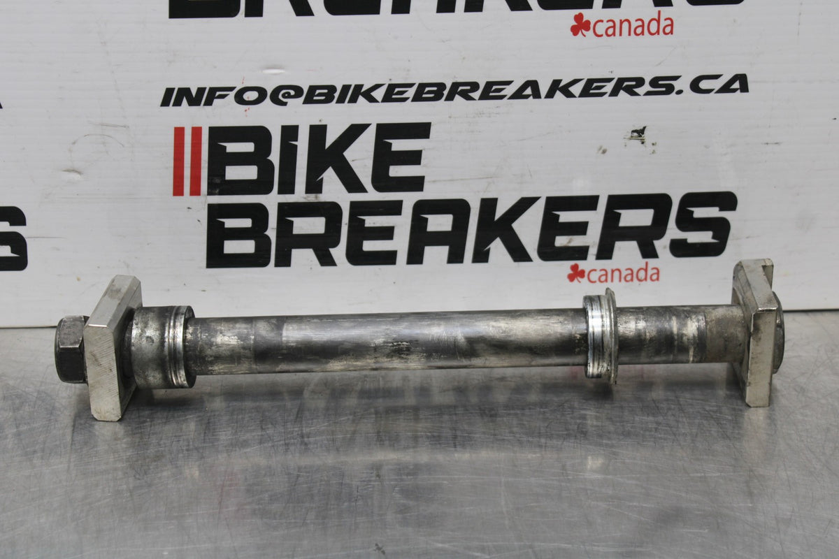 18 YAMAHA YZF R1  REAR AXLE BACK WHEEL RIM PIVOT BOLT AXEL BB838