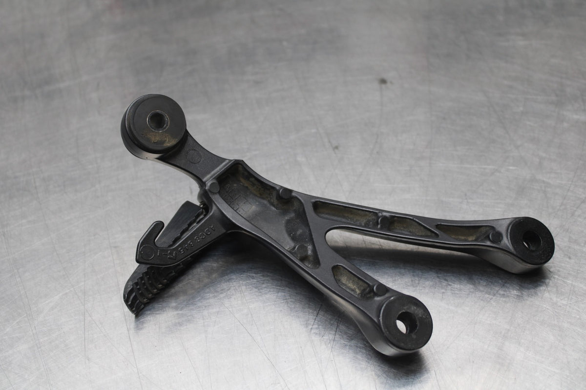 24-25 SUZUKI GSXR1000 RIGHT REAR BACK PASSENGER PEG BB767