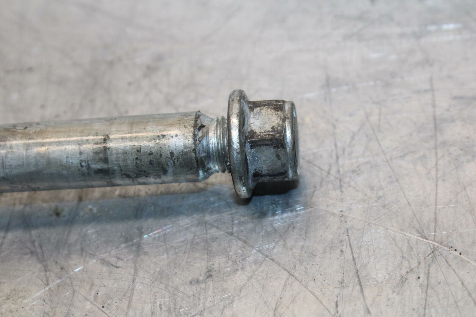 87-03 SUZUKI INTRUDER 1400 VS1400GLP REAR AXLE BACK WHEEL PIVOT BOLT AXEL BB412