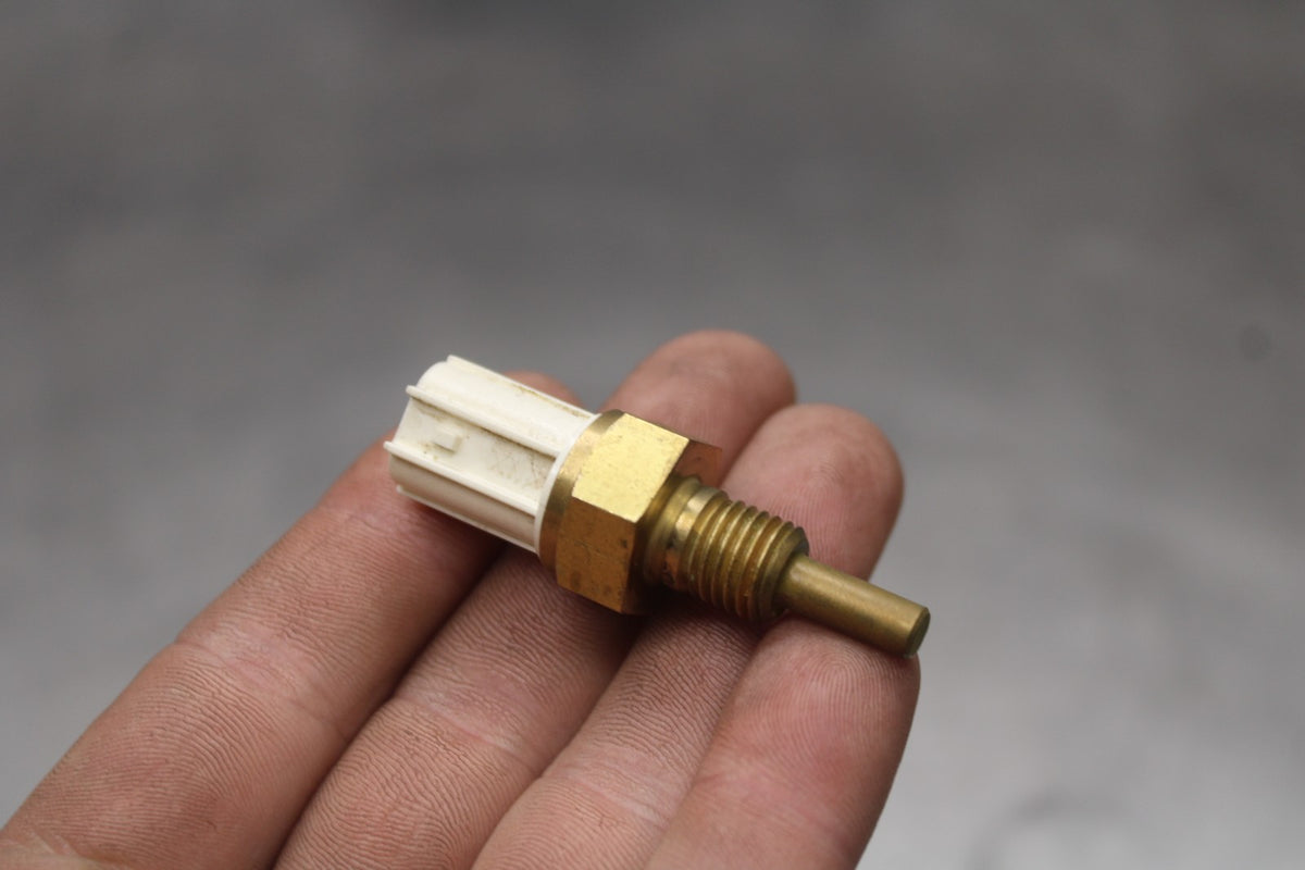 25 KAWASAKI Z900 COOLANT TEMPERATURE SENSOR RADIATOR THERMOSENSOR BB928