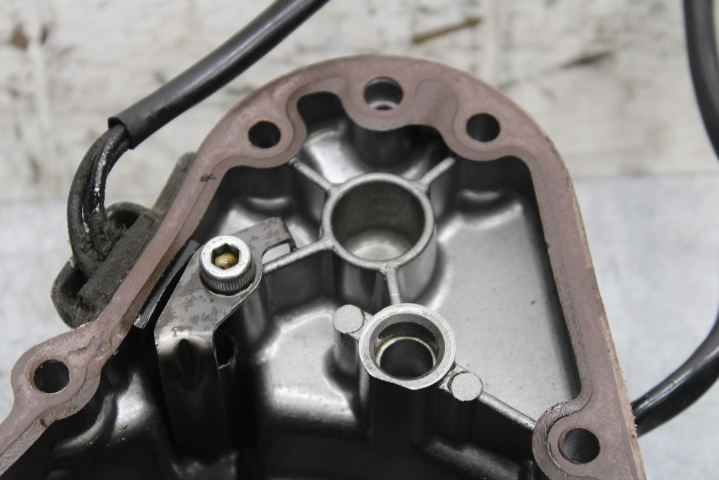 00-01 KAWASAKI ZZR600 STATOR MAGNETO ALTERNATOR GENERATOR COVER BB568