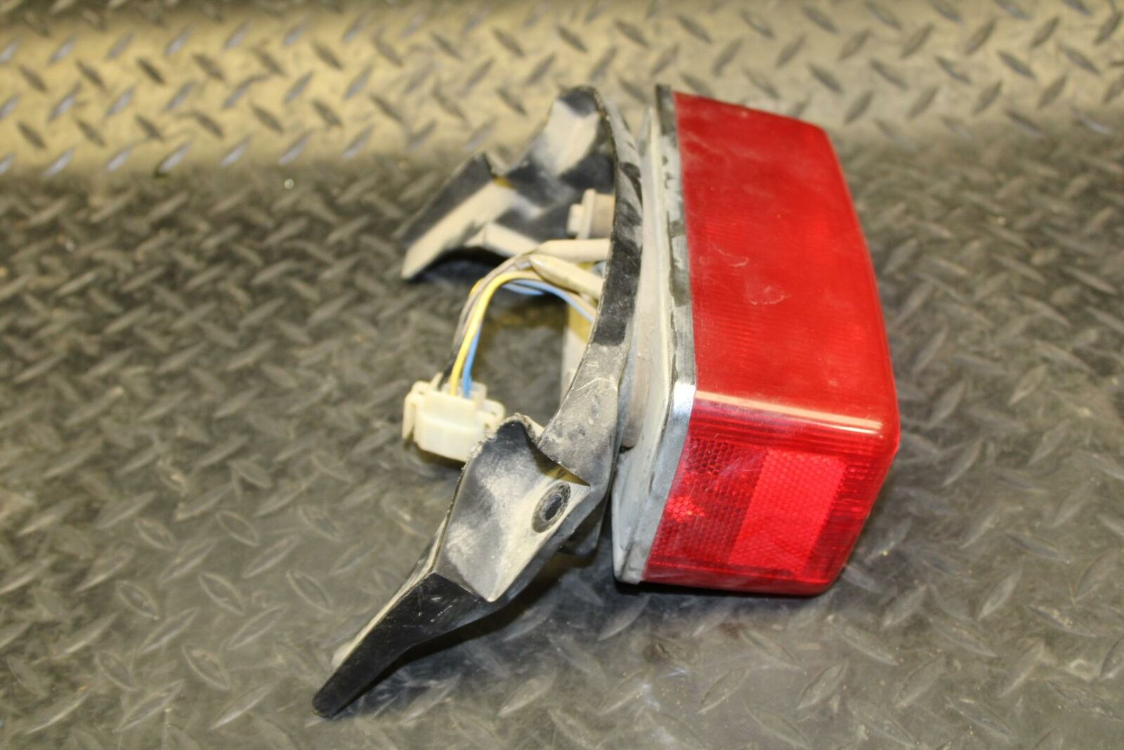 80-81 YAMAHA XS1100 SPECIAL TAILLIGHT REAR TAIL BRAKE LIGHT bb174