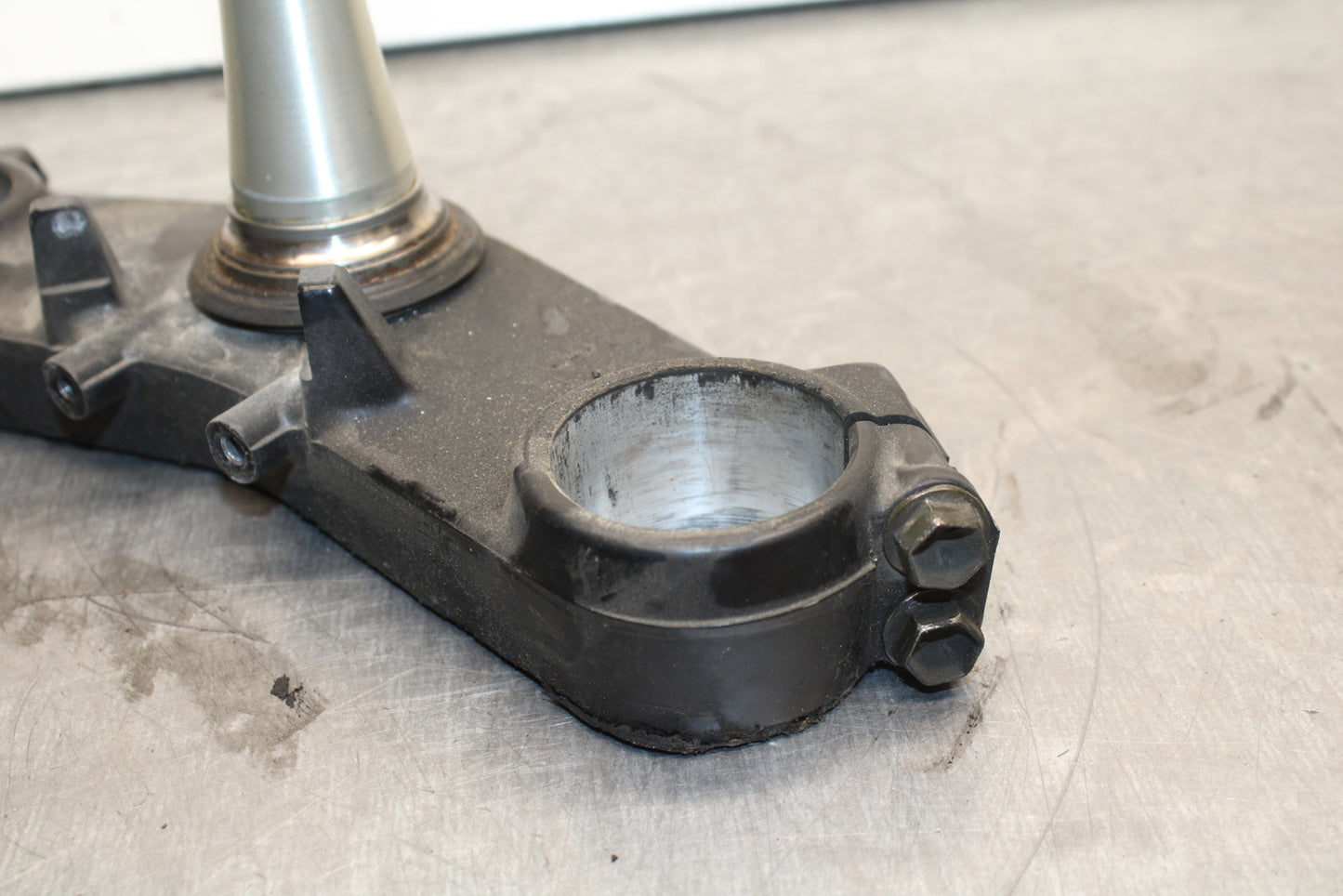 00-02 KAWASAKI NINJA ZX6R FRONT FORKS CLAMP LOWER TRIPLE TREE STEM BB750