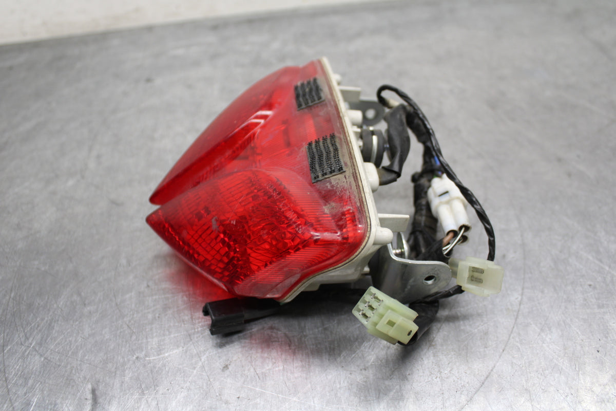 08-10 SUZUKI GSXR 600 REAR TAIL TAILLIGHT BACK BRAKE LIGHT BB132
