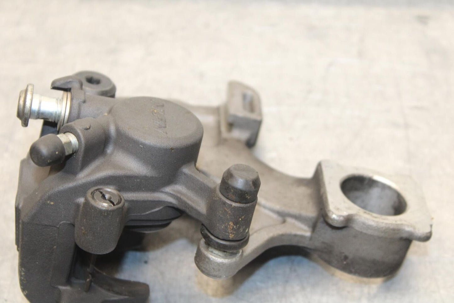 2011 Suzuki GSXR1000 REAR BACK BRAKE CALIPER W MOUNT BRACKET BB96