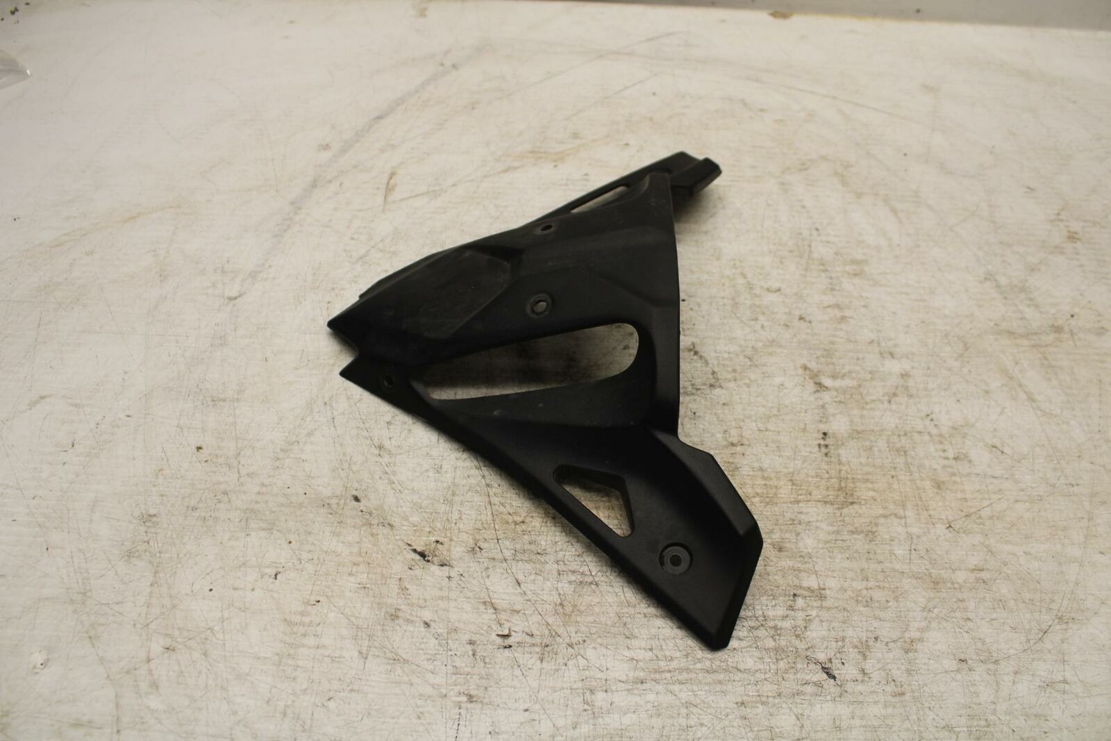 17-20 KAWASAKI NINJA 650 FRONT CENTER COWL FAIRING BB364