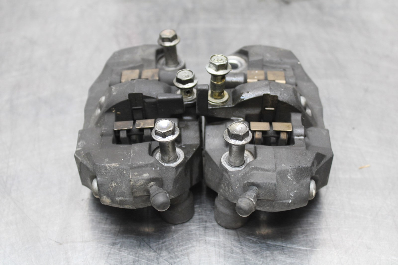 06-07 SUZUKI GSXR 600 RIGHT LEFT FRONT BRAKE CALIPER SET PAIR CALIPERS BB178