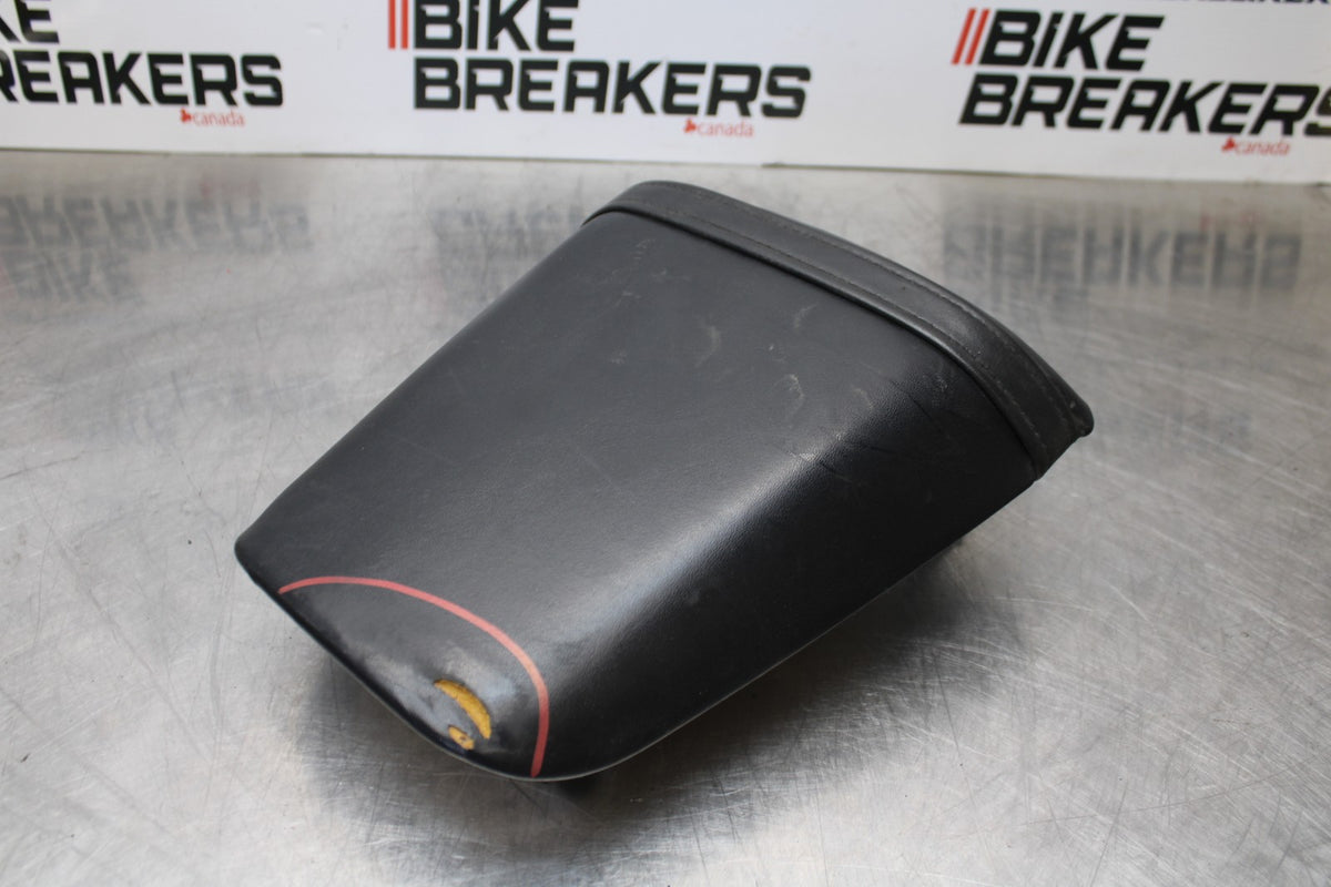 01-06 HONDA CBR600F4I REAR BACK PASSENGER TANDEM SEAT PAD SADDLE PILLION BB185