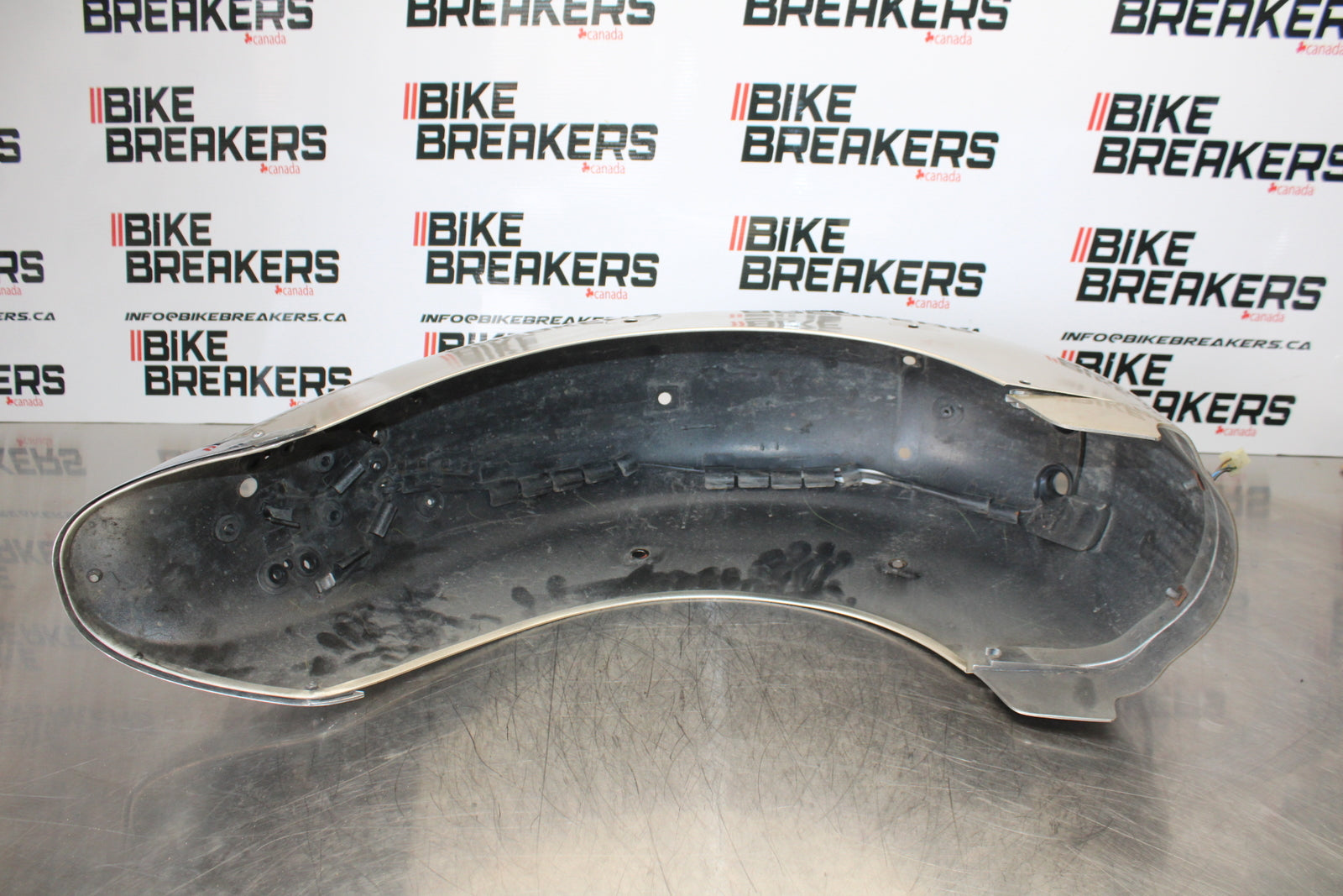 09 YAMAHA ROYAL STAR XVZ1300TF VENTURE REAR BACK WHEEL FENDER MUD GUARD BB151