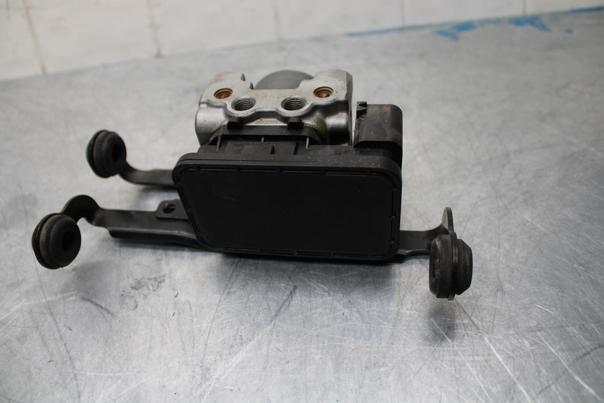 14-15 TRIUMPH STREET TRIPLE R ABS PUMP UNIT MODULE BB441