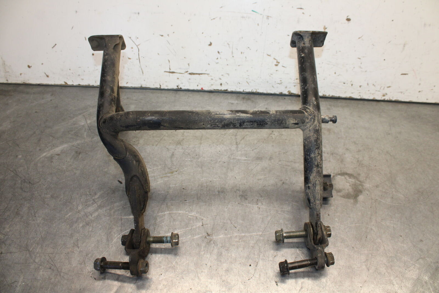 07-09 YAMAHA FZ6 CENTER MAIN STAND 5VX-27111-03-00 BB713
