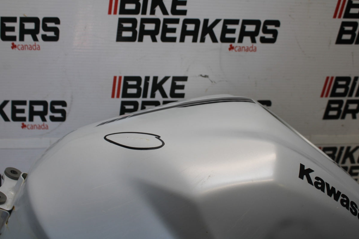23-26 KAWASAKI NINJA ZX4RR GAS TANK FUEL CELL PETROL RESERVOIR BB898