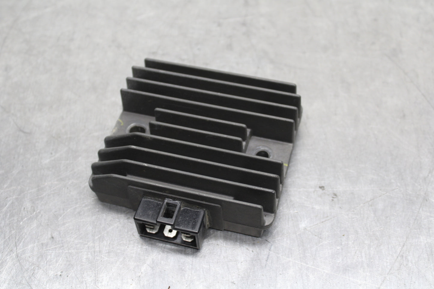 03-05 YAMAHA YZF R6  RECTIFIER VOLTAGE REGULATOR BB132