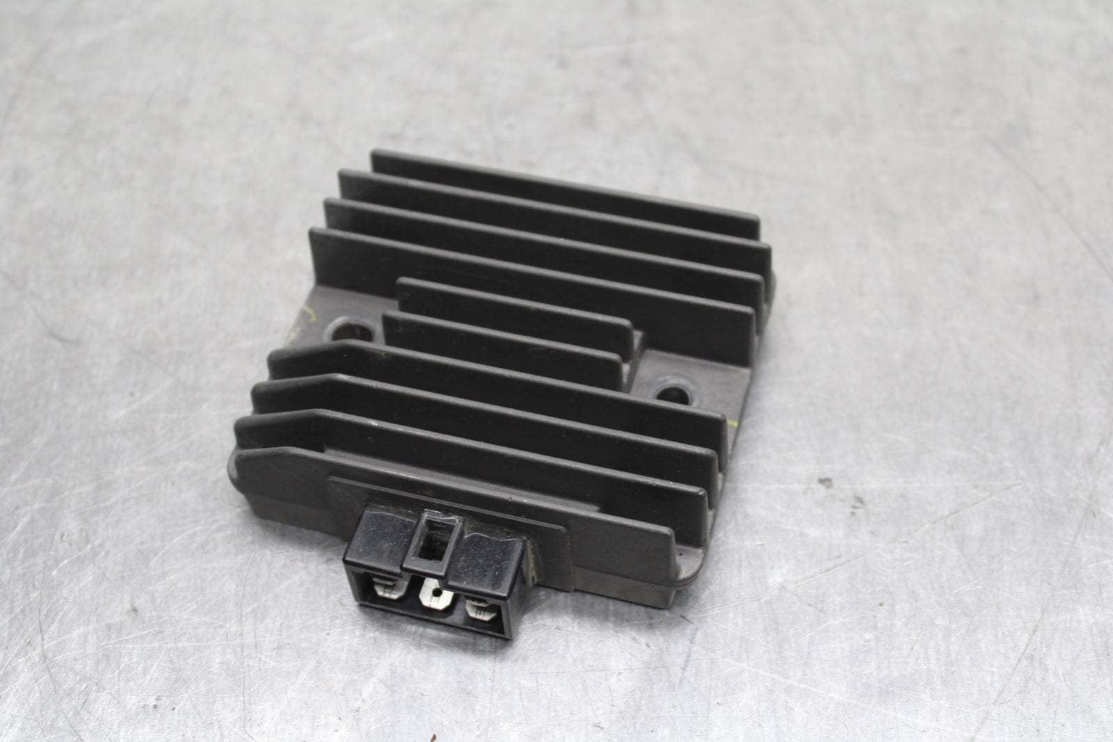 03-05 YAMAHA YZF R6  RECTIFIER VOLTAGE REGULATOR BB132