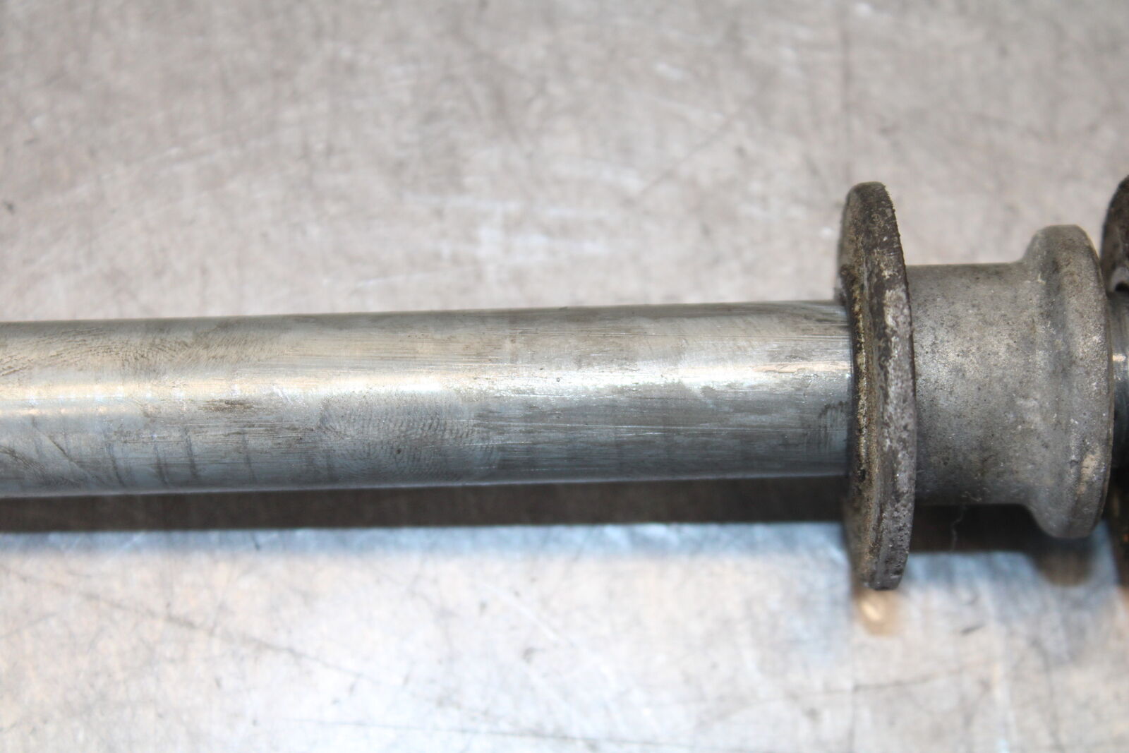 05-09 SUZUKI BOULEVARD C90 FRONT WHEEL RIM AXLE PIVOT BOLT BB692