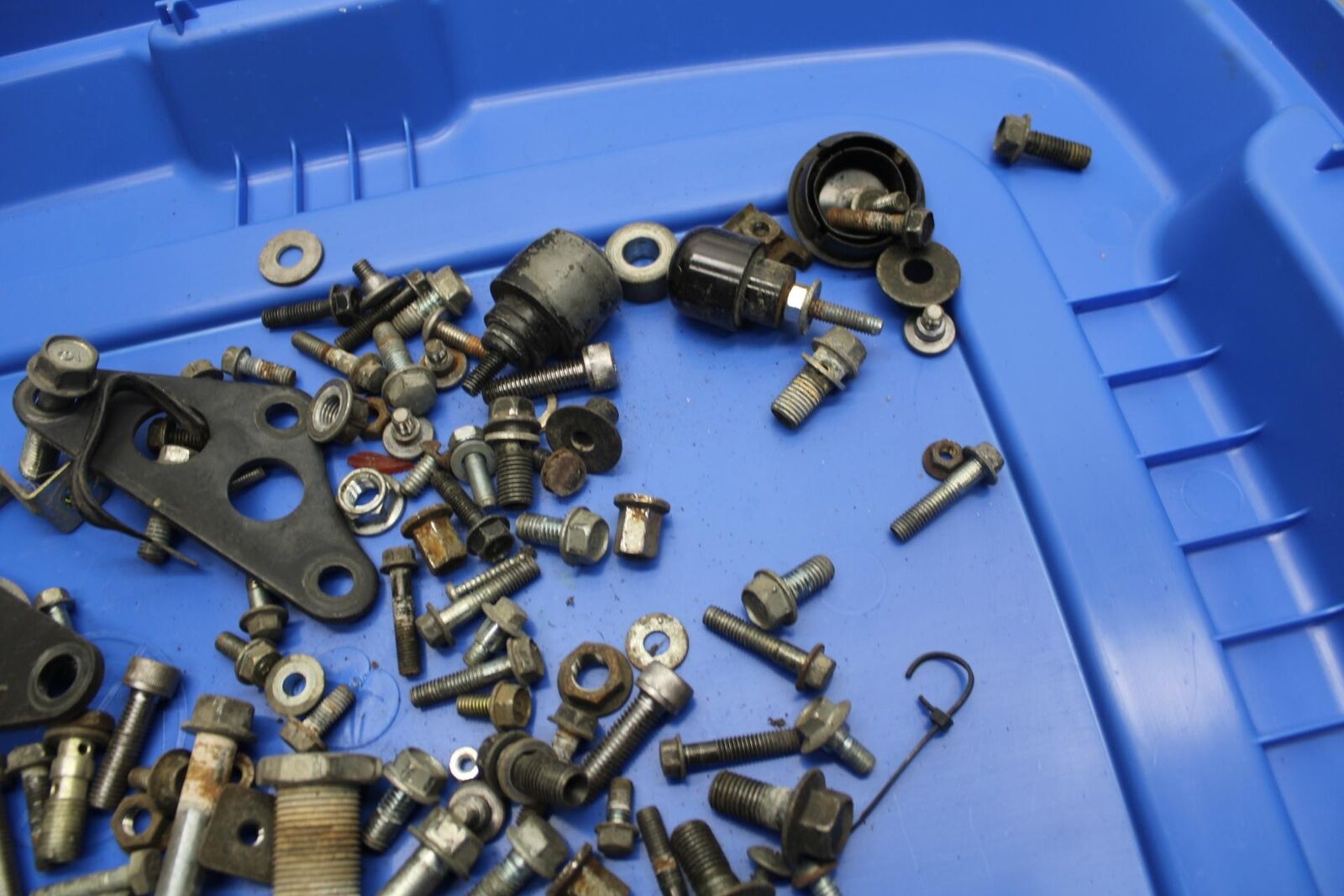 1992 Honda CBR600F2 LEFTOVER MOUNTING BOLTS HARDWARE MOTOR SCREWS BB40