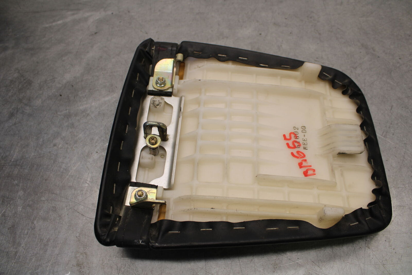 05-06 HONDA CBR600RR REAR BACK PASSENGER TANDEM SEAT PAD SADDLE PILLION BB655