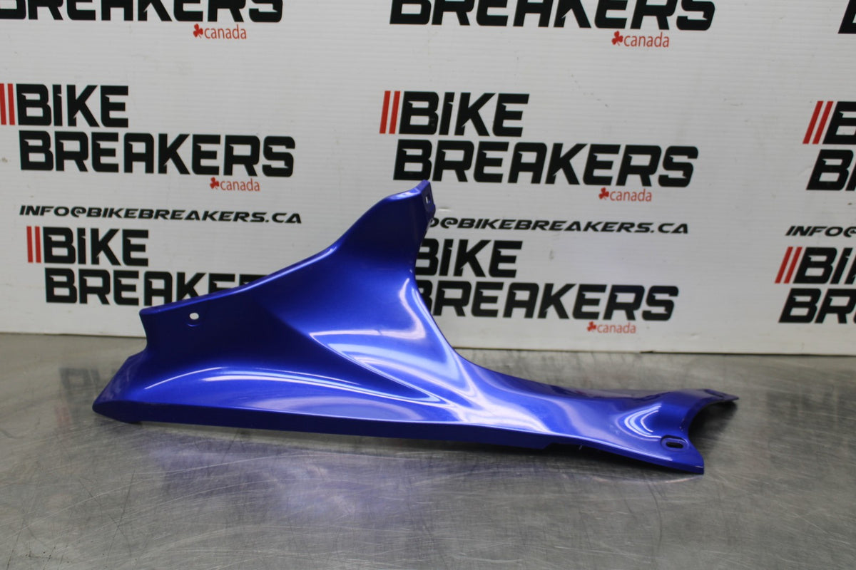 22-25 YAMAHA YZF R7 RIGHT FRONT DUCT COVER PANEL COWL BB583