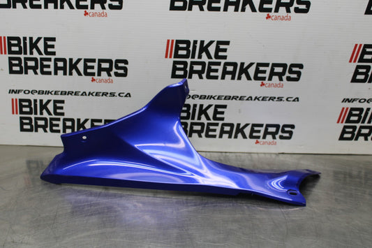 22-25 YAMAHA YZF R7 RIGHT FRONT DUCT COVER PANEL COWL BB583