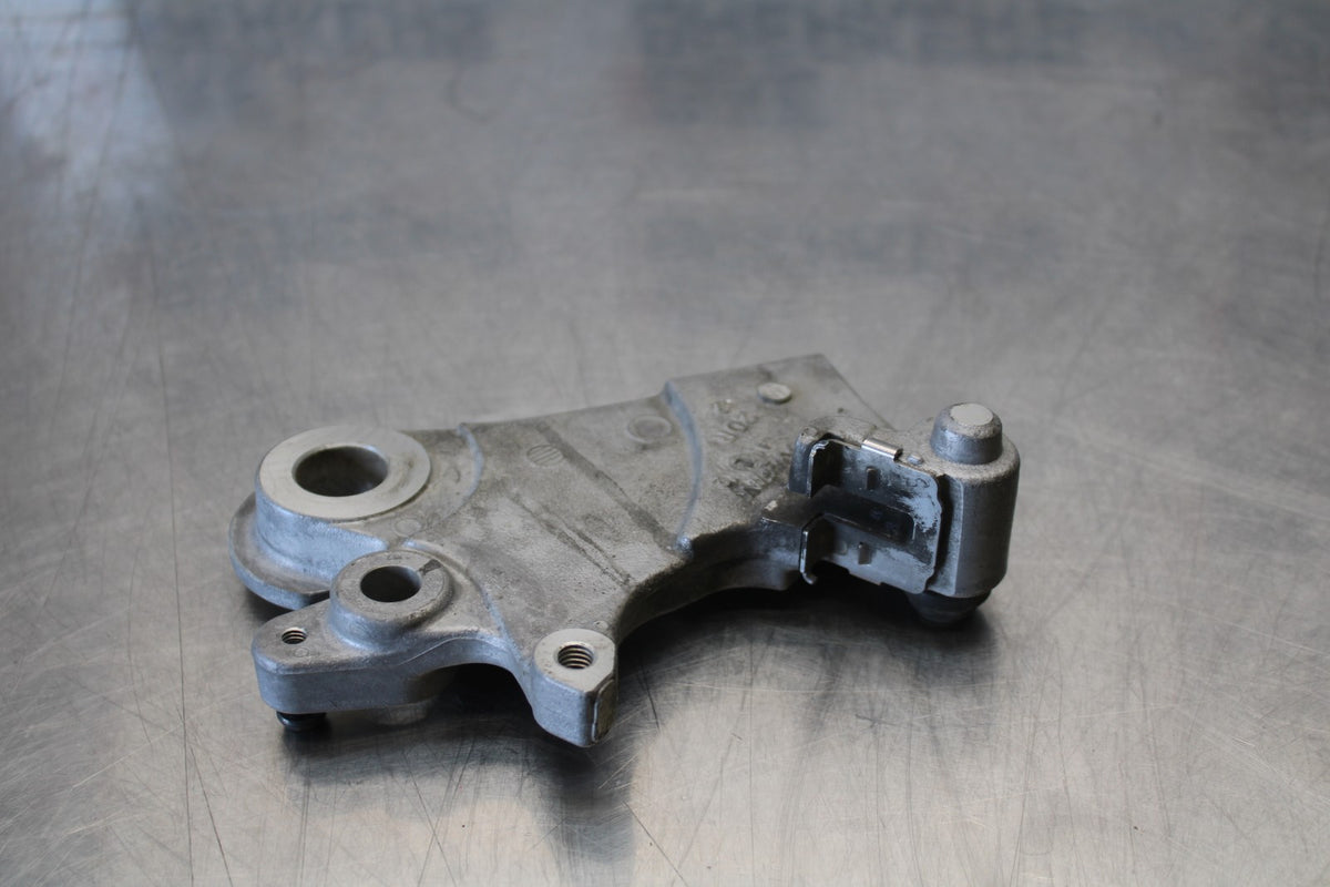 22-25 YAMAHA YZF R7 REAR BRAKE CALIPER HANGER BACK MOUNTING BRACKET BB176