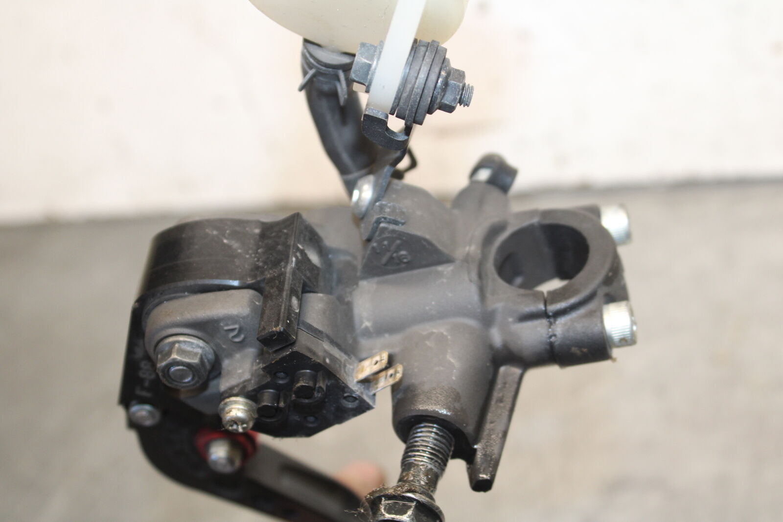 09-12 KAWASAKI NINJA ZX6R FRONT BRAKE MASTER CYLINDER w/ LEVER 43015-0141 BB698