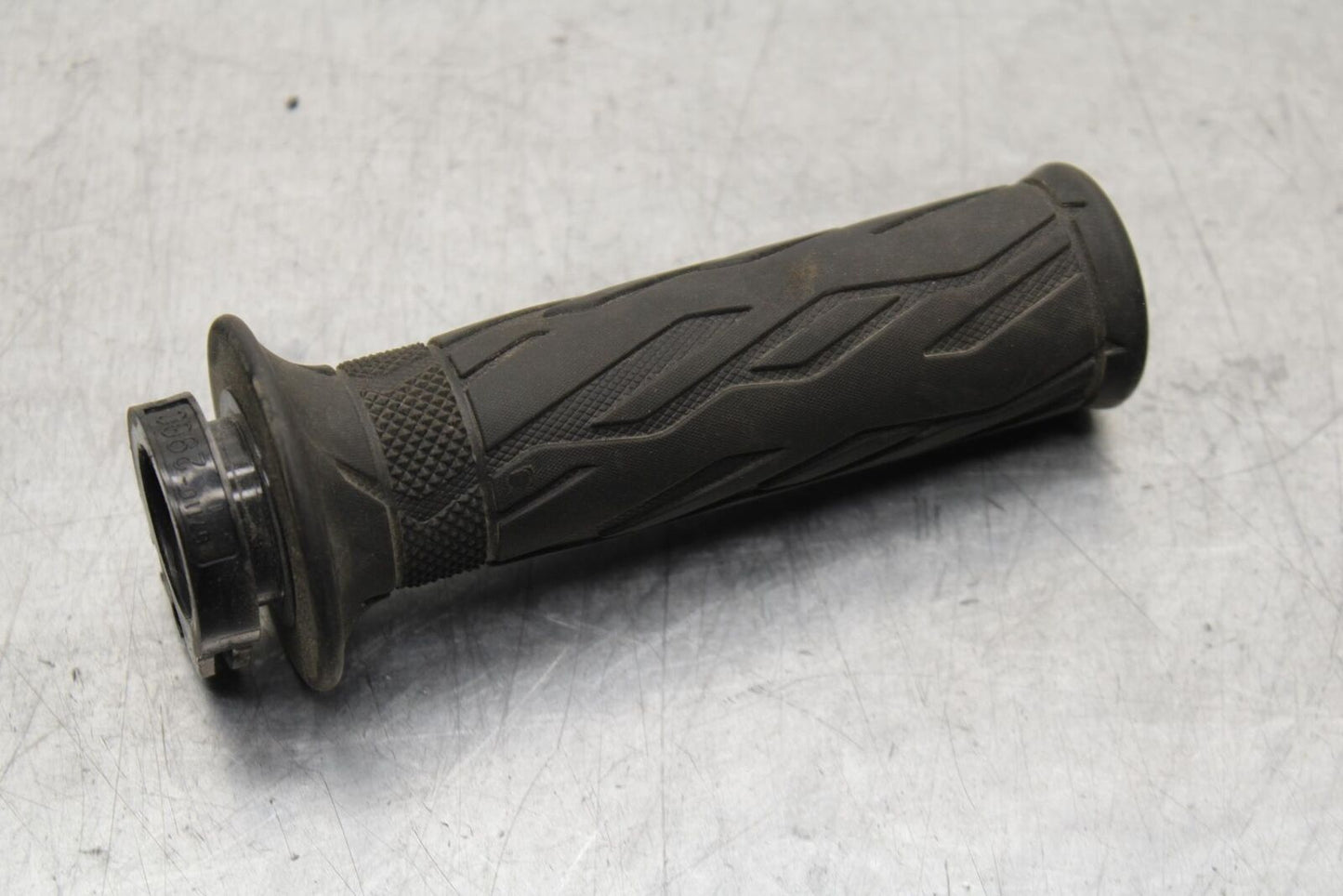 2015 Suzuki GSXR750 RIGHT THROTTLE GRIP BB595