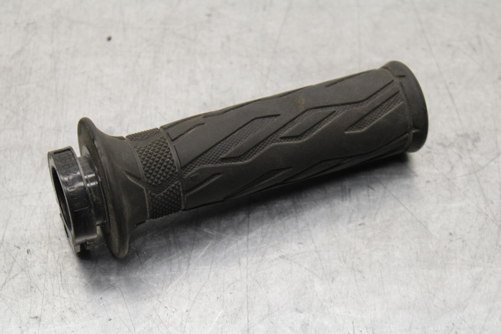 2015 Suzuki GSXR750 RIGHT THROTTLE GRIP BB595