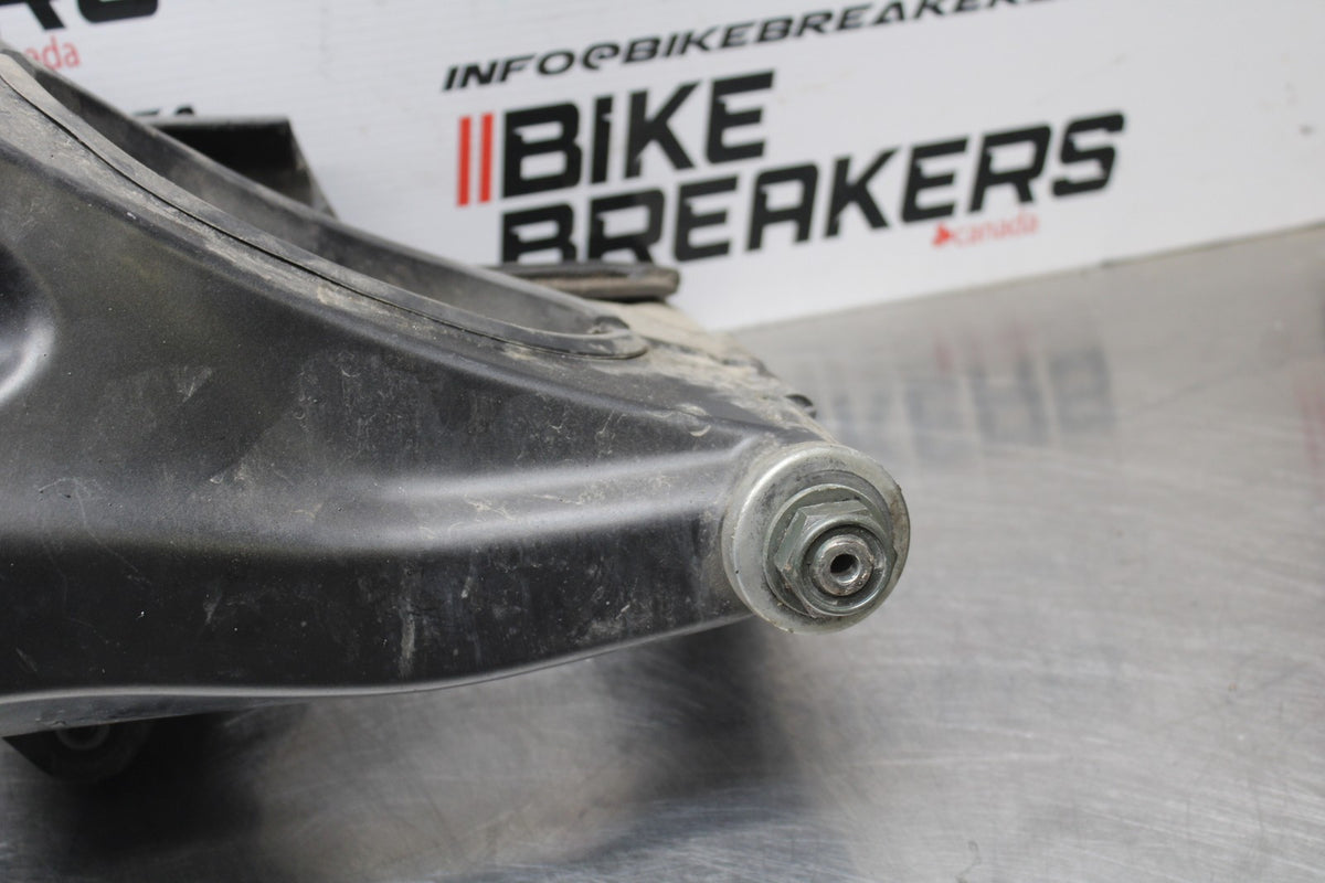 05 YAMAHA YZF R6 REAR SWINGARM BACK SUSPENSION SWING ARM BB814