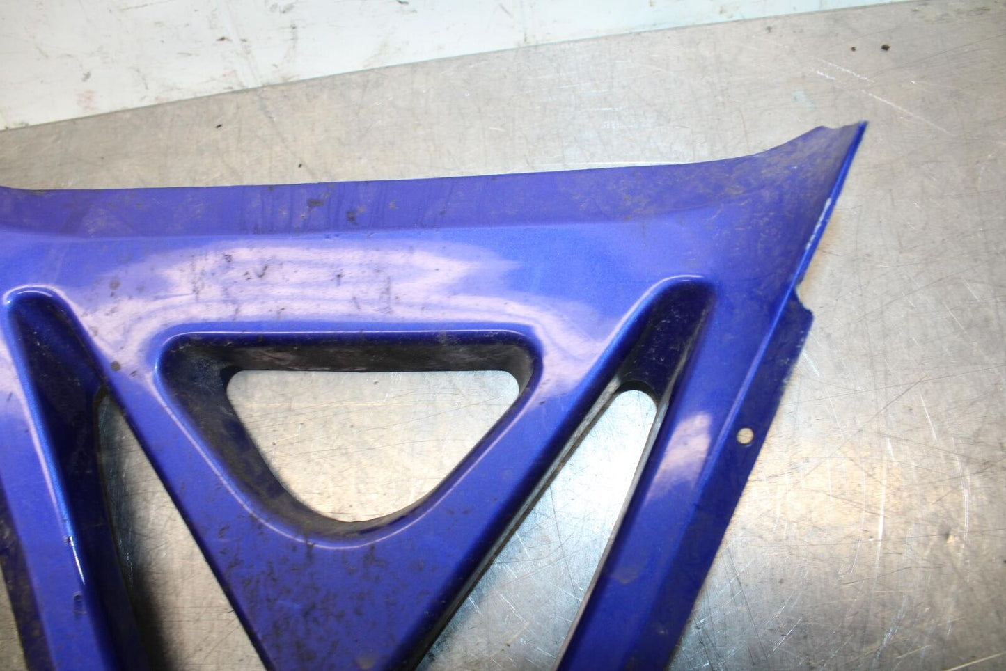 98-99 YAMAHA YZF R1 FRONT LOWER INNER EXHAUST V FAIRING COWL GUARD BB74